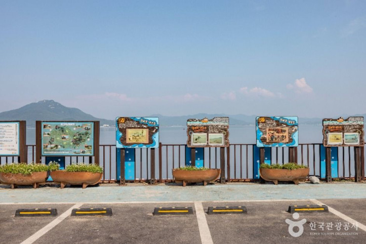 교동도선착장대합실 여행 추천 - 메고지고