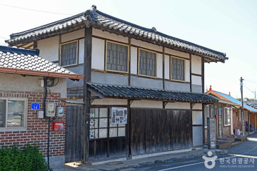 구 강경공립상업고등학교 관사 여행 추천 - 메고지고