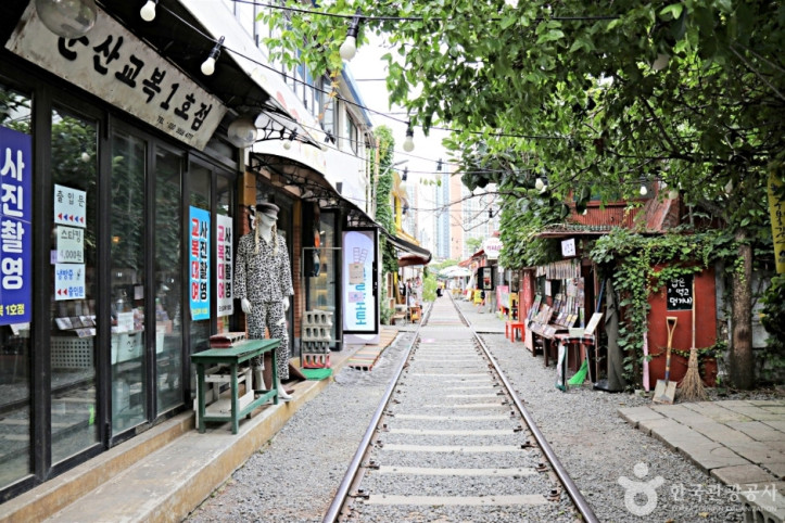 경암동 철길마을 여행 추천 - 메고지고