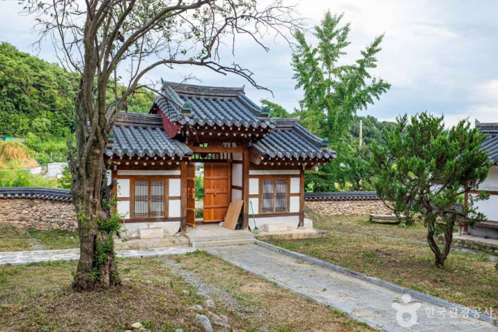 운양서원 여행 추천 - 메고지고