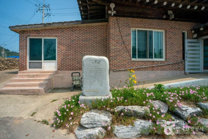 비금도 내촌마을 옛 담장 여행 추천 - 메고지고