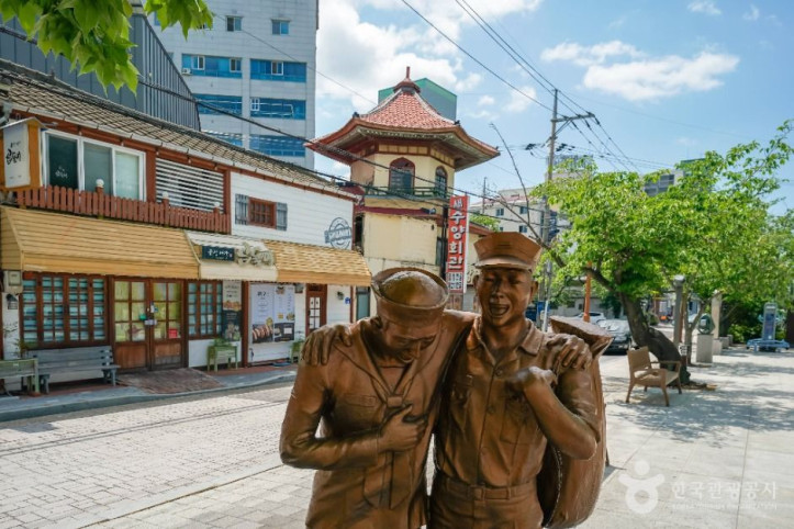군항마을 역사길 여행 추천 - 메고지고