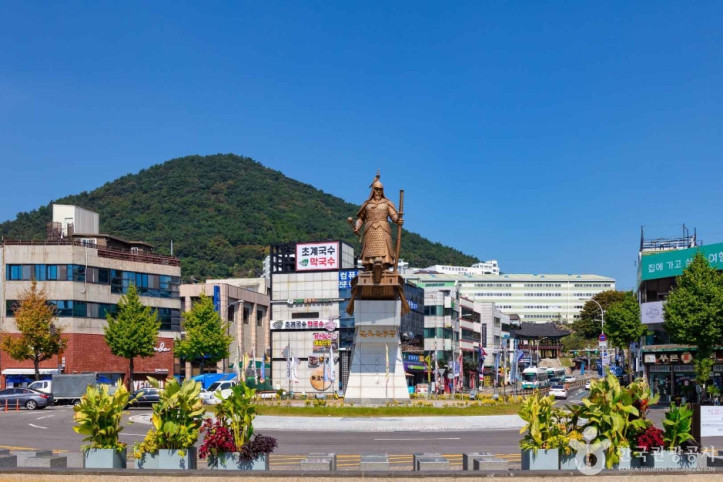 이순신광장 여행 추천 - 메고지고