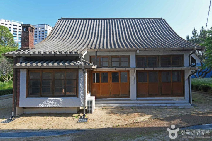 구 강경공립상업고등학교 관사 여행 추천 - 메고지고