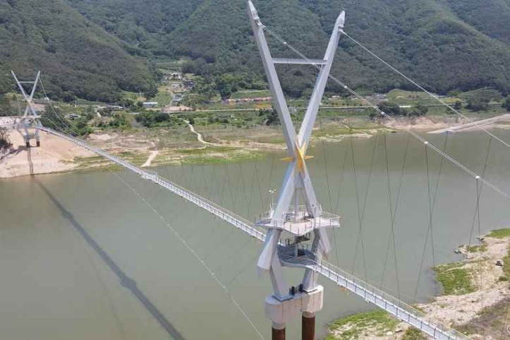 보현산댐 출렁다리 여행 추천 - 메고지고