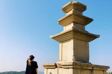 경주 남산 신선암 마애보살반가상 여행 추천 - 메고지고