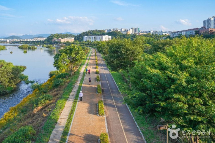 공항교강변공원 여행 추천 - 메고지고