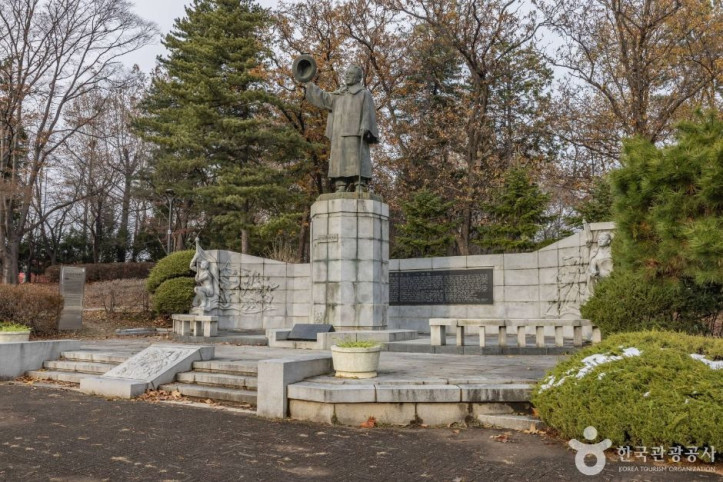 고하송진우선생동상 여행 추천 - 메고지고