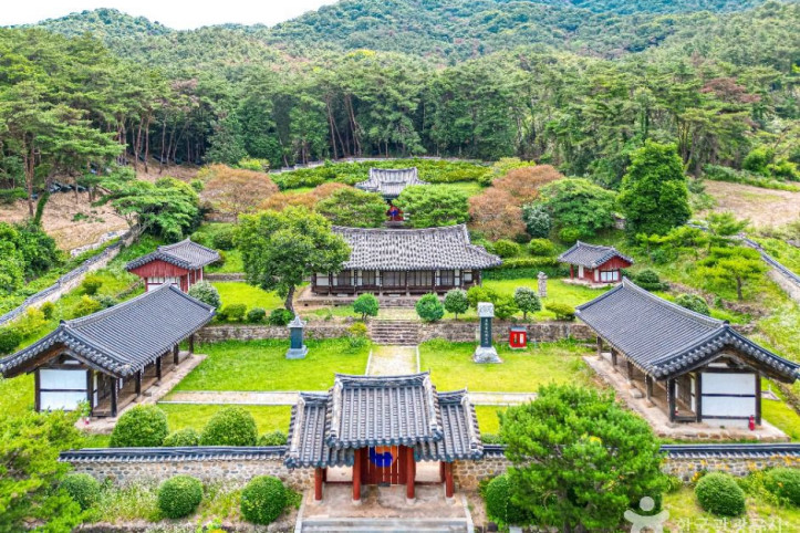 월봉서원·빙월당 여행 추천 - 메고지고