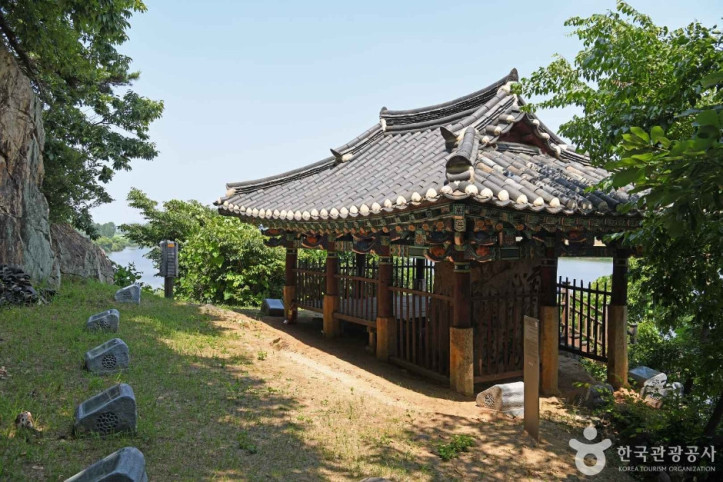 부산각서석 여행 추천 - 메고지고