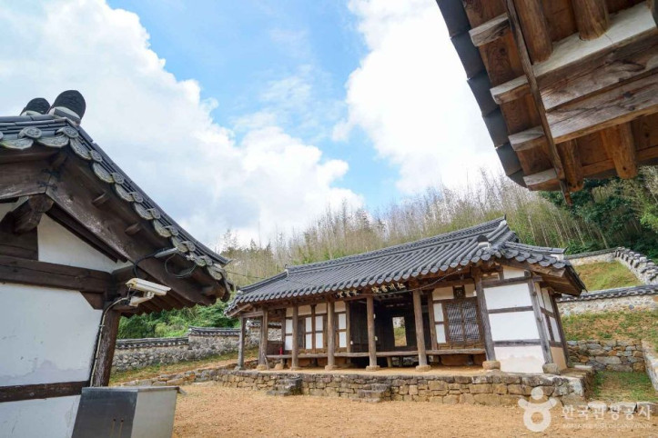 하동 경현당(인천서원) 여행 추천 - 메고지고