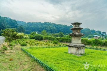 안성죽산리당간지주 여행 추천 - 메고지고