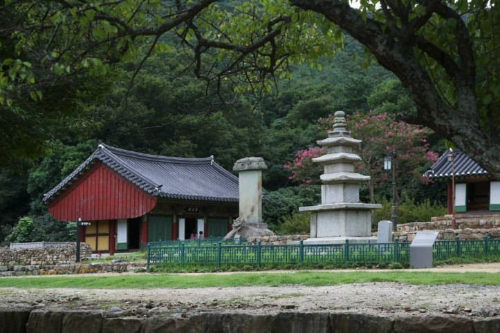 무위사 여행 추천 - 메고지고
