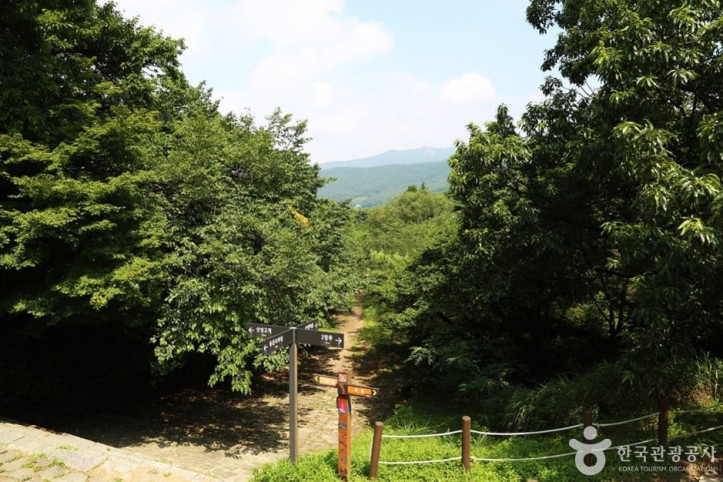 금정산성 동문 여행 추천 - 메고지고