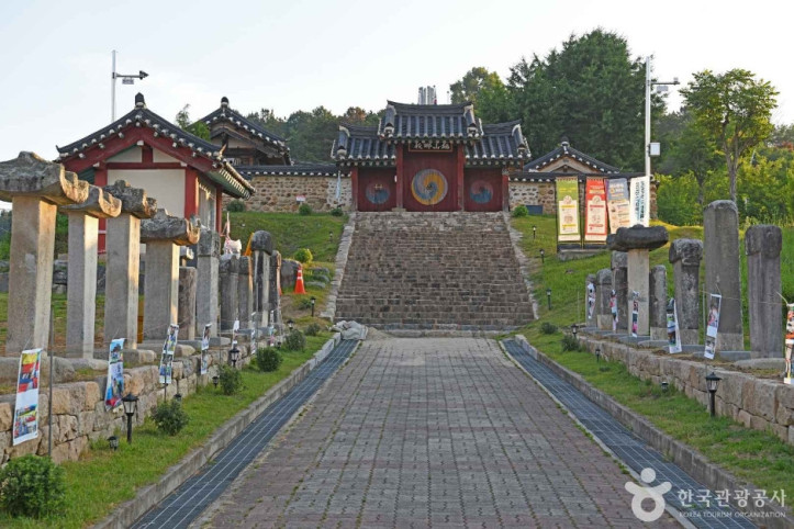 금산향교 여행 추천 - 메고지고