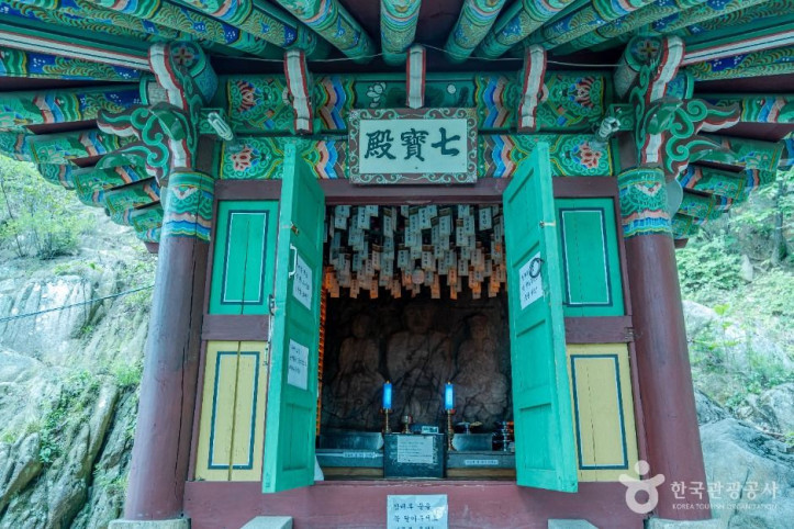 삼막사 마애삼존불 여행 추천 - 메고지고