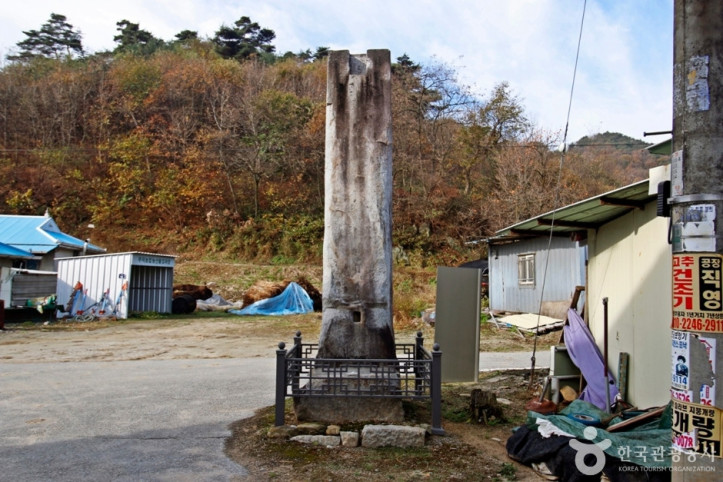 충주 숭선사지 당간지주 여행 추천 - 메고지고