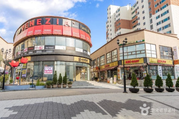 춘천 명동 닭갈비 골목 여행 추천 - 메고지고