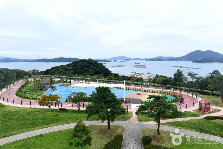 장보고공원 여행 추천 - 메고지고