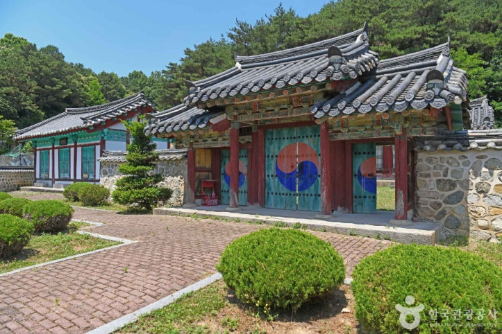 금산 충렬사 여행 추천 - 메고지고