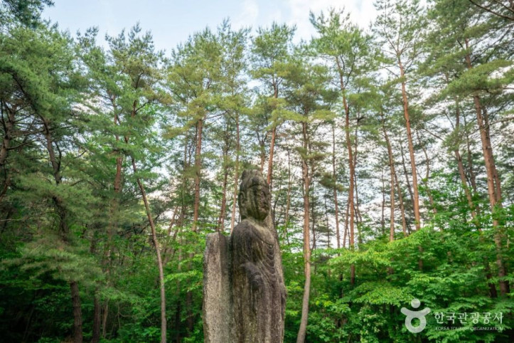 거창 농산리 석조여래입상 여행 추천 - 메고지고