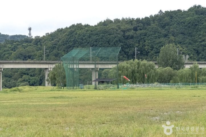 동강둔치공원 여행 추천 - 메고지고