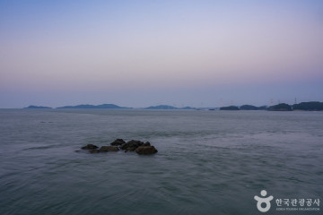 해군영흥도 전적비 여행 추천 - 메고지고