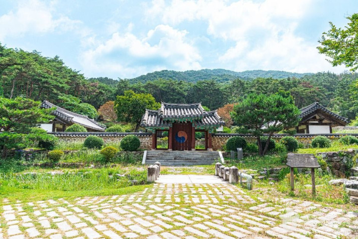 월봉서원·빙월당 여행 추천 - 메고지고