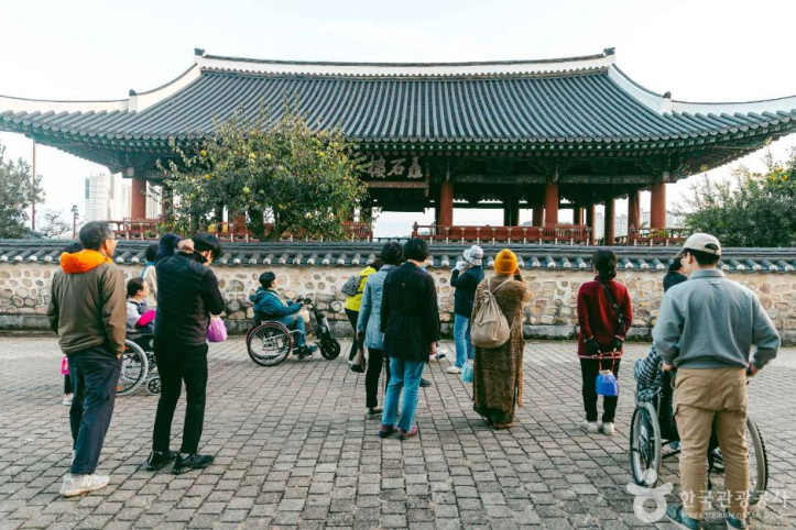 폴링 인 진주 여행 추천 - 메고지고