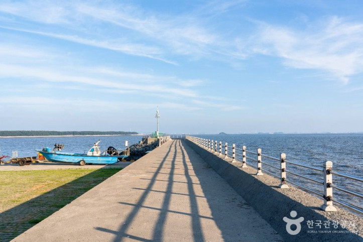 송석항 여행 추천 - 메고지고