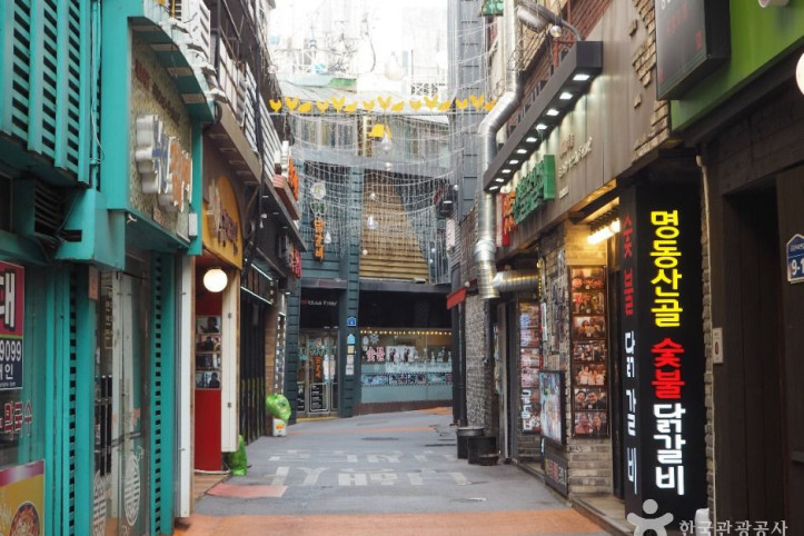 춘천 명동 닭갈비 골목 여행 추천 - 메고지고
