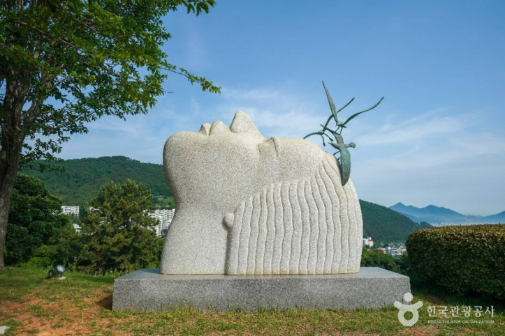 양지암조각공원 여행 추천 - 메고지고