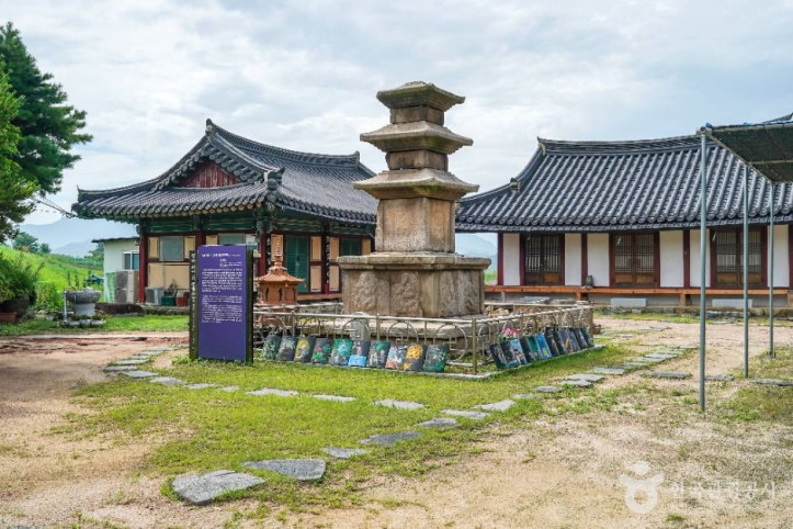 영천 신월리 삼층석탑 여행 추천 - 메고지고