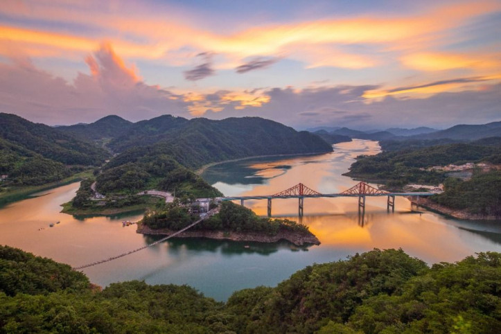 제천 옥순봉 출렁다리 여행 추천 - 메고지고