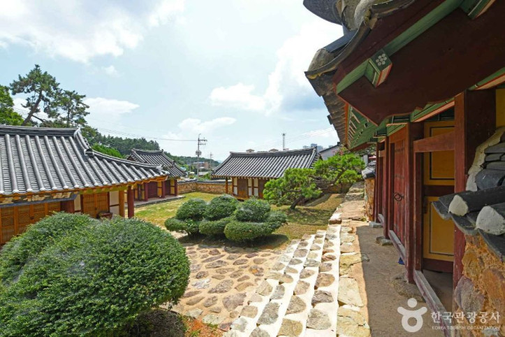 지도향교 여행 추천 - 메고지고