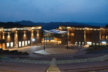 춘천지구 전적비(춘천지구 전적기념관) 여행 추천 - 메고지고