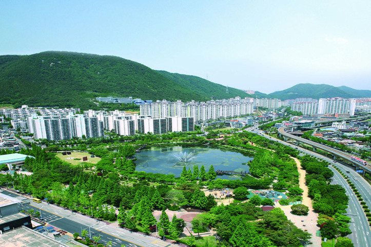 연지공원 여행 추천 - 메고지고