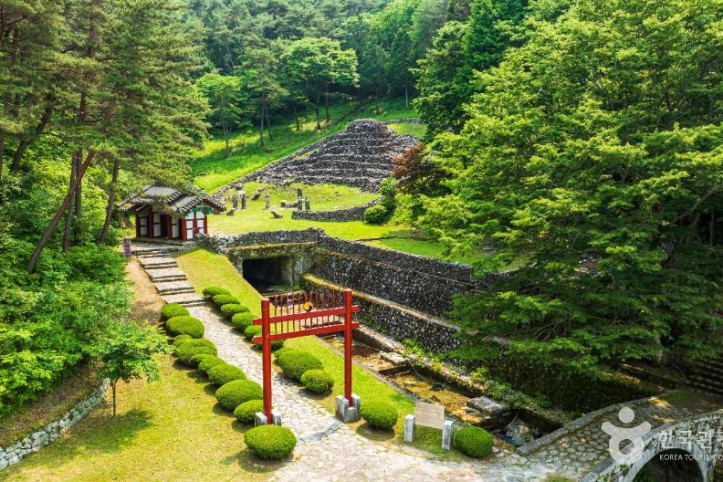 산청 전 구형왕릉 여행 추천 - 메고지고