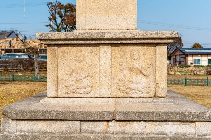 경주 남산동 동·서 삼층석탑 여행 추천 - 메고지고