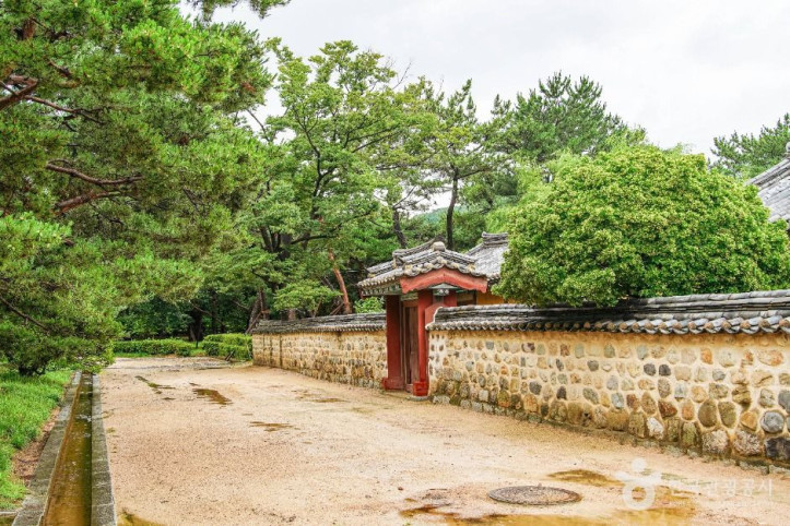 김해수로왕릉 여행 추천 - 메고지고