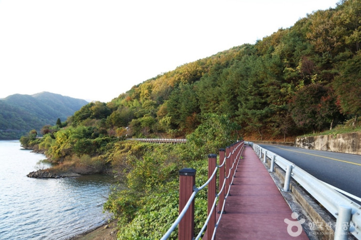 청암 하동호 산중호수길 여행 추천 - 메고지고