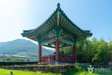 창녕 송현동 마애여래좌상 여행 추천 - 메고지고