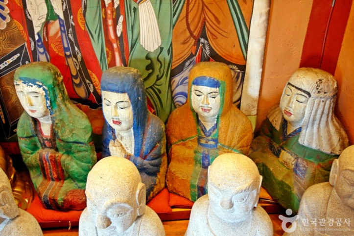 충주 신흥사 석조 나한상 여행 추천 - 메고지고