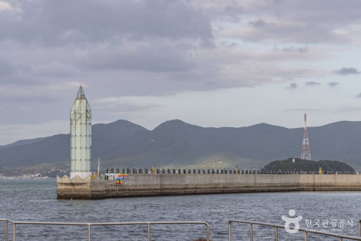 도남항 동방파제 등대 여행 추천 - 메고지고