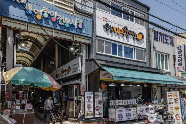 통영항 꿀빵거리 여행 추천 - 메고지고