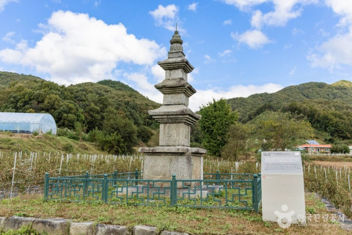 괴산 삼방리 삼층석탑 여행 추천 - 메고지고