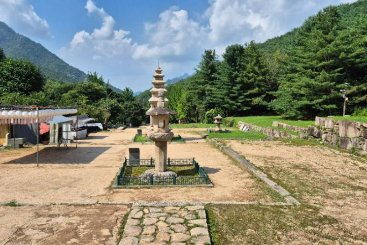 충주 미륵대원지 석등 여행 추천 - 메고지고