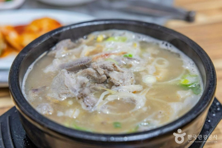 웃장 국밥골목 여행 추천 - 메고지고