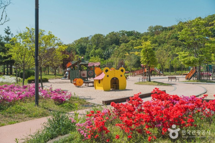 율현공원 여행 추천 - 메고지고