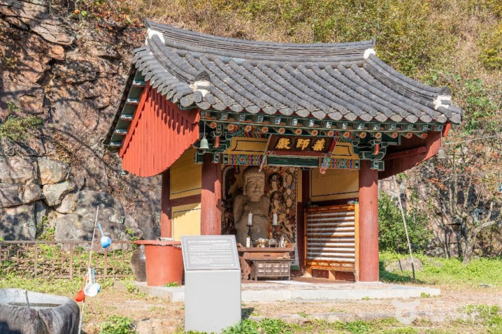 덕주사 약사여래입상 여행 추천 - 메고지고